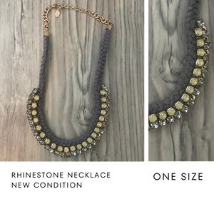 Vintage rhinestone necklace. Like new condition.